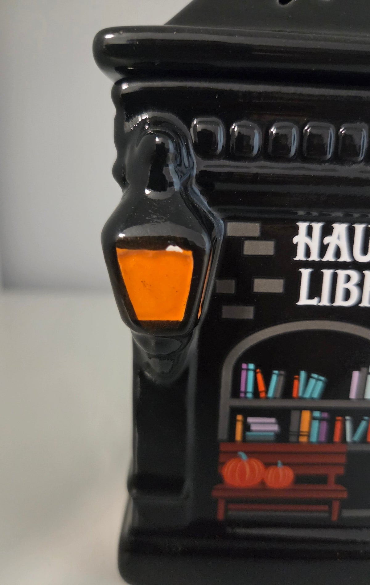 Quemador Haunted Library Outlet - detalle desconchón farola