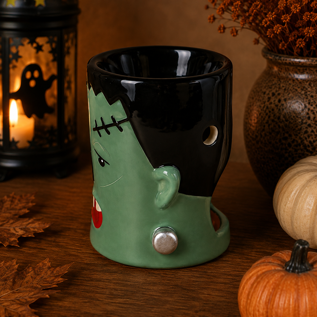 Quemador Frankenstein Halloween vista lateral con vela de té encendida